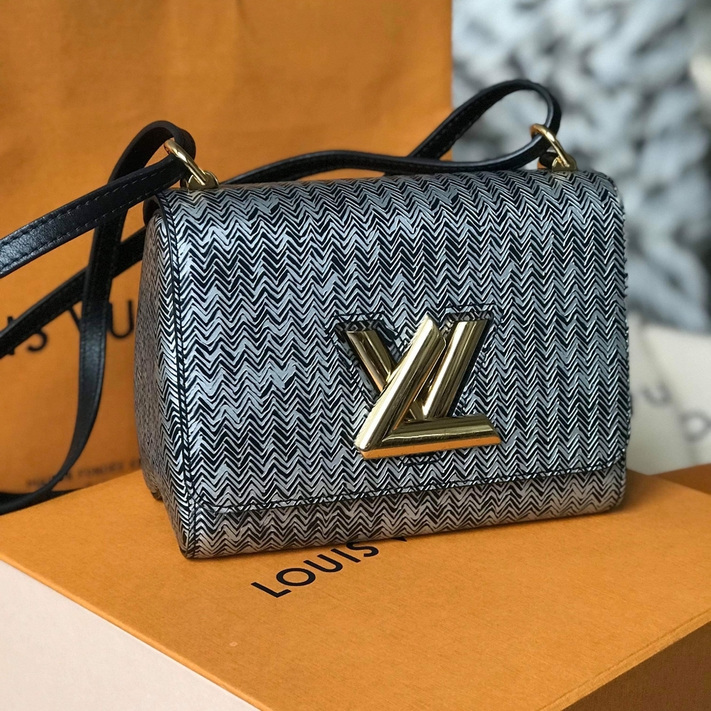 ❌SOLD❌Louis Vuitton crossbody twist MM